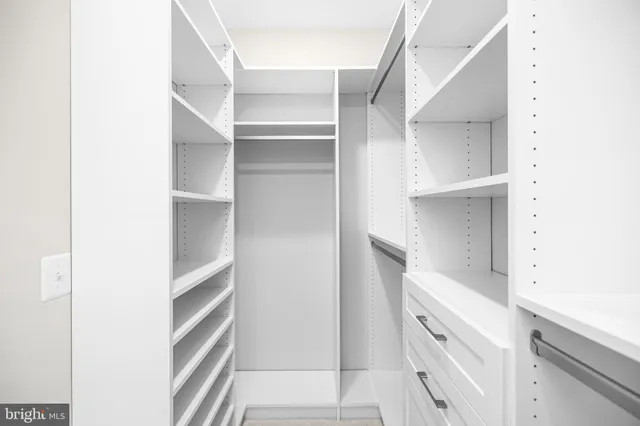 $898,500 | 23158 Horseshoe Trl Square, Ashburn, VA 20148