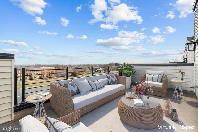 $898,500 | 23158 Horseshoe Trl Square, Ashburn, VA 20148