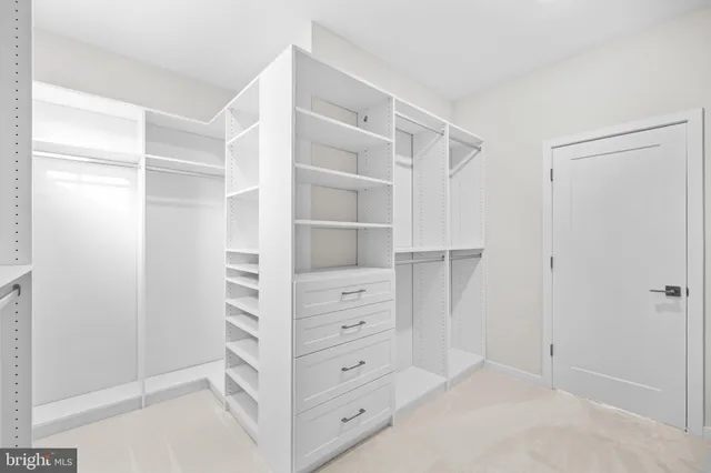 $898,500 | 23158 Horseshoe Trl Square, Ashburn, VA 20148