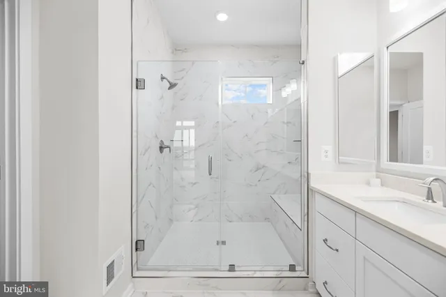 $898,500 | 23158 Horseshoe Trl Square, Ashburn, VA 20148