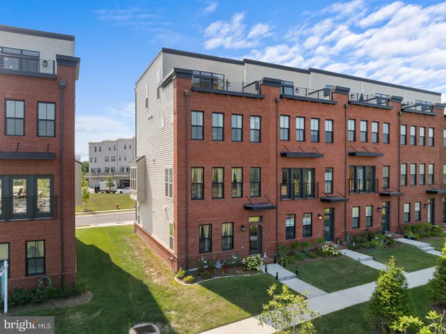 $898,500 | 23158 Horseshoe Trl Square, Ashburn, VA 20148