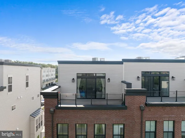 $898,500 | 23158 Horseshoe Trl Square, Ashburn, VA 20148