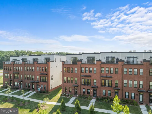 $898,500 | 23158 Horseshoe Trl Square, Ashburn, VA 20148