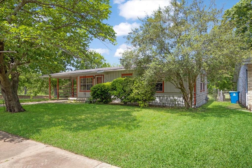 1829 Ridgewood Road Denison, TX 75020 - Photo 2 of 25