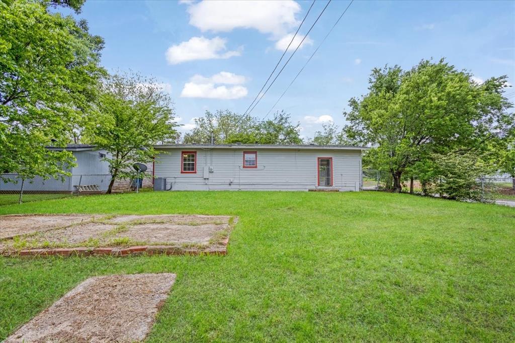 1829 Ridgewood Road Denison, TX 75020 - Photo 23 of 25