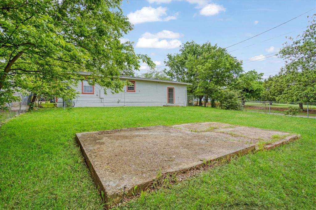 1829 Ridgewood Road Denison, TX 75020 - Photo 24 of 25