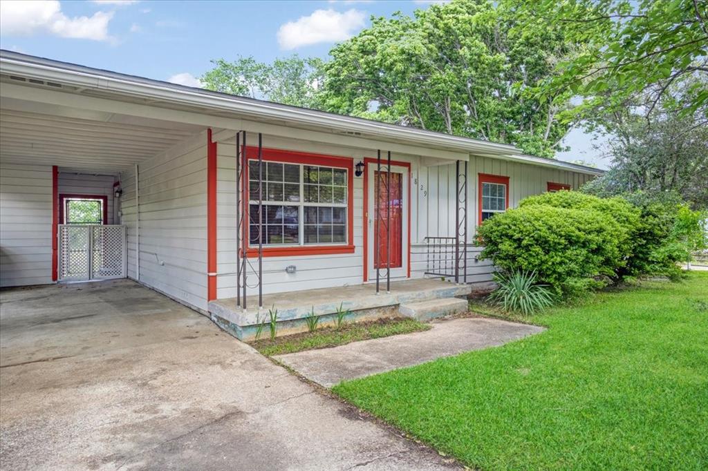 1829 Ridgewood Road Denison, TX 75020 - Photo 3 of 25