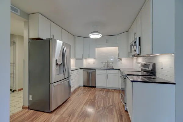 $2,650 | 450 Ford Road, Unit 319, St. Louis Park, MN 55426