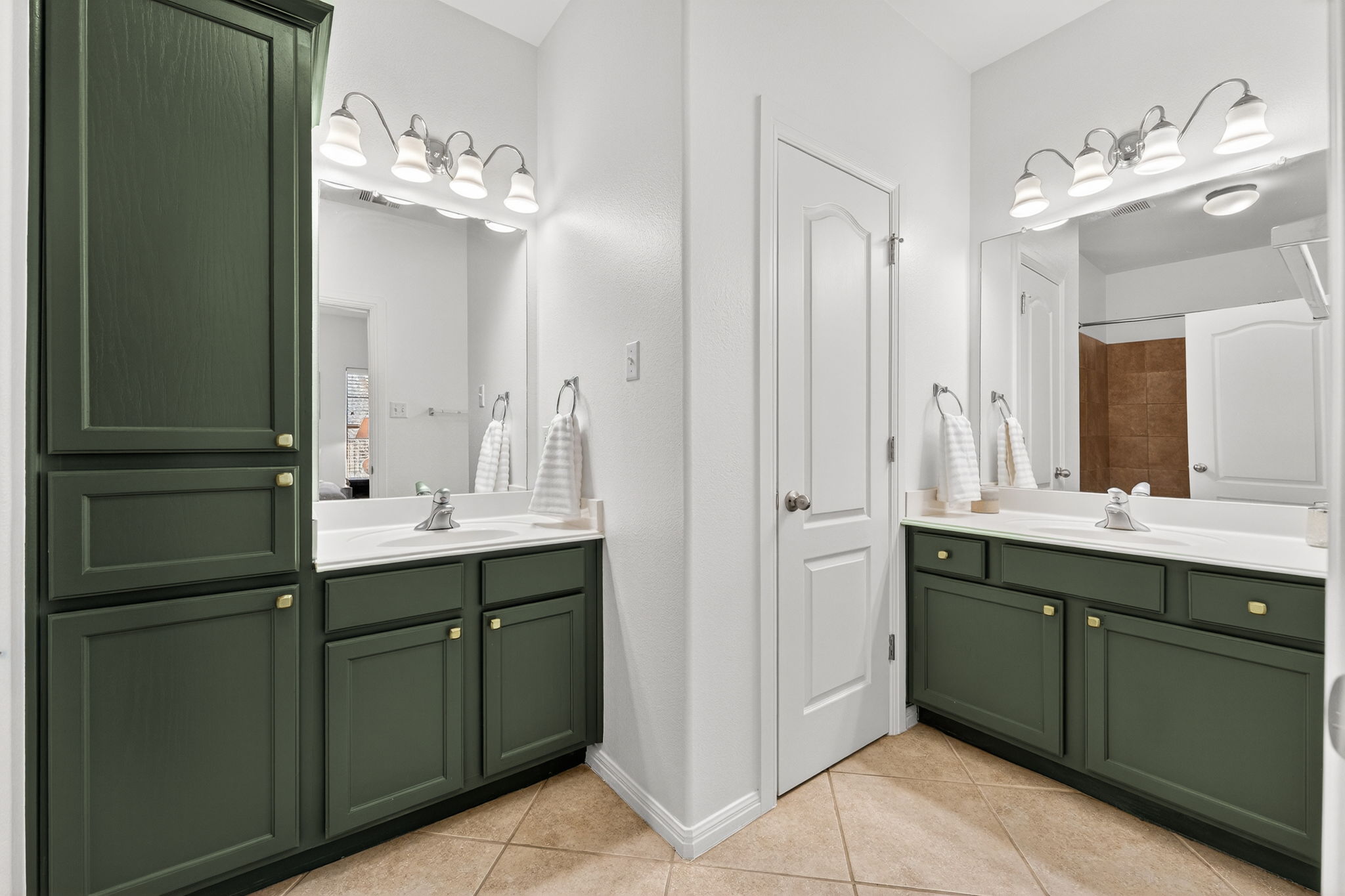 6801 Beckett Road, Unit 114R Austin, TX 78749 - Photo 12 of 21 a spacious bathroom with a double vanity sink double and a mirror