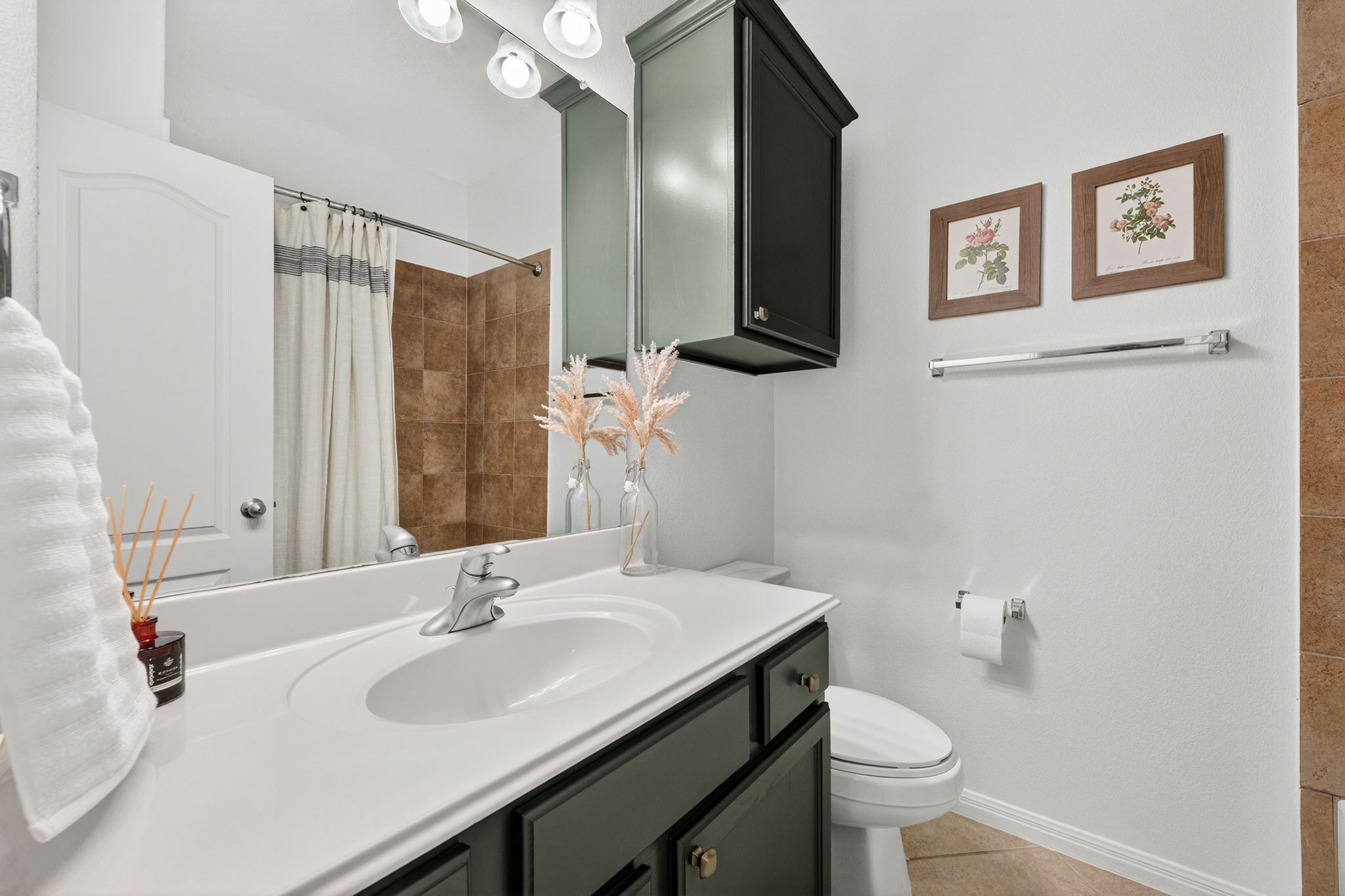 6801 Beckett Road, Unit 114R Austin, TX 78749 - Photo 15 of 21 a bathroom with a sink and a mirror
