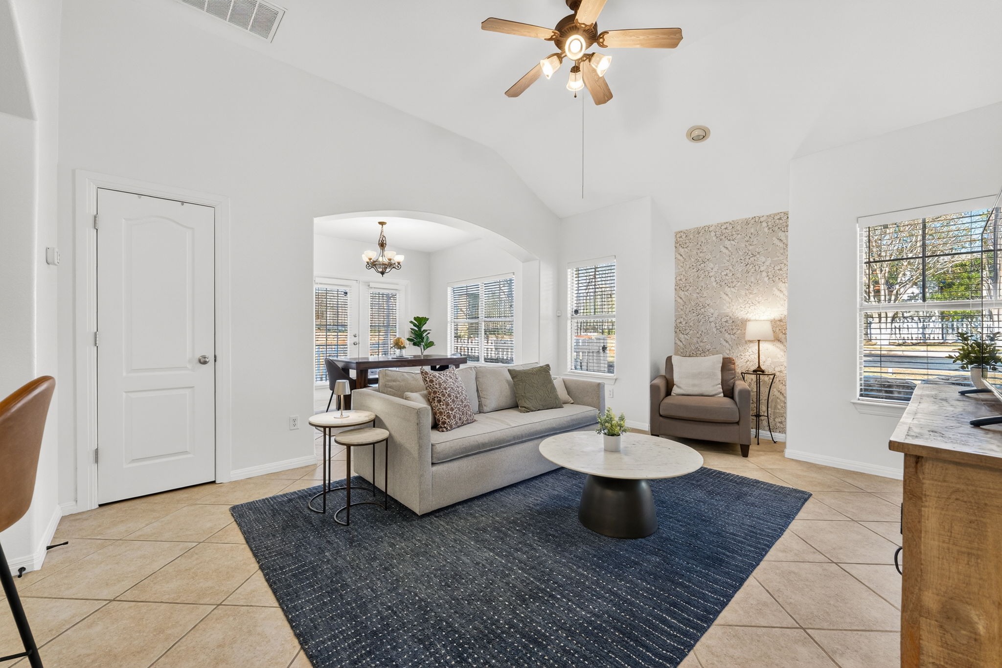 6801 Beckett Road, Unit 114R Austin, TX 78749 - Photo 4 of 21 a living room with furniture and a chandelier