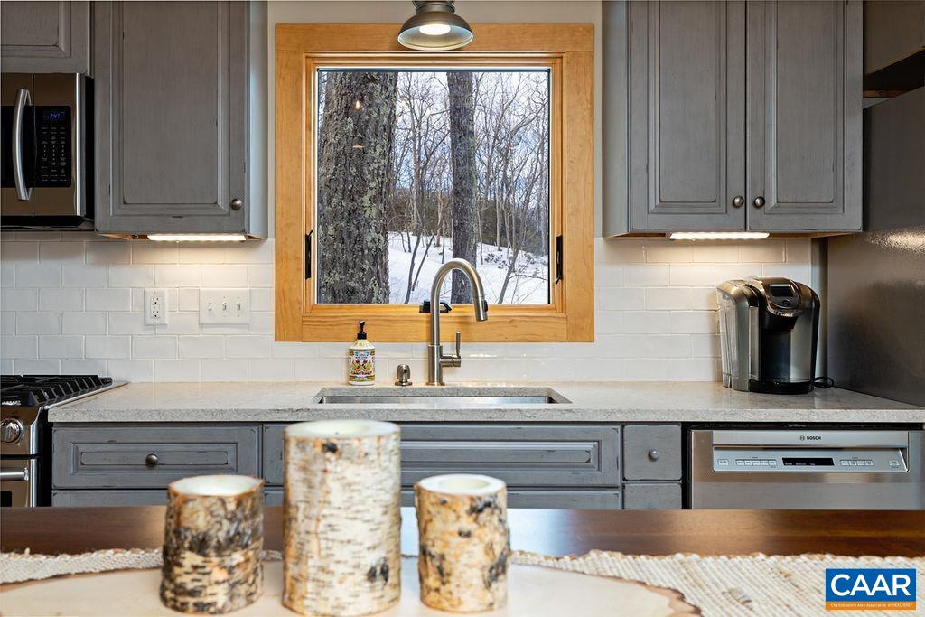 134 Squirrel Tree Lane Roseland, VA 22967 - Photo 15 of 40 a kitchen with stainless steel appliances granite countertop a sink and cabinets