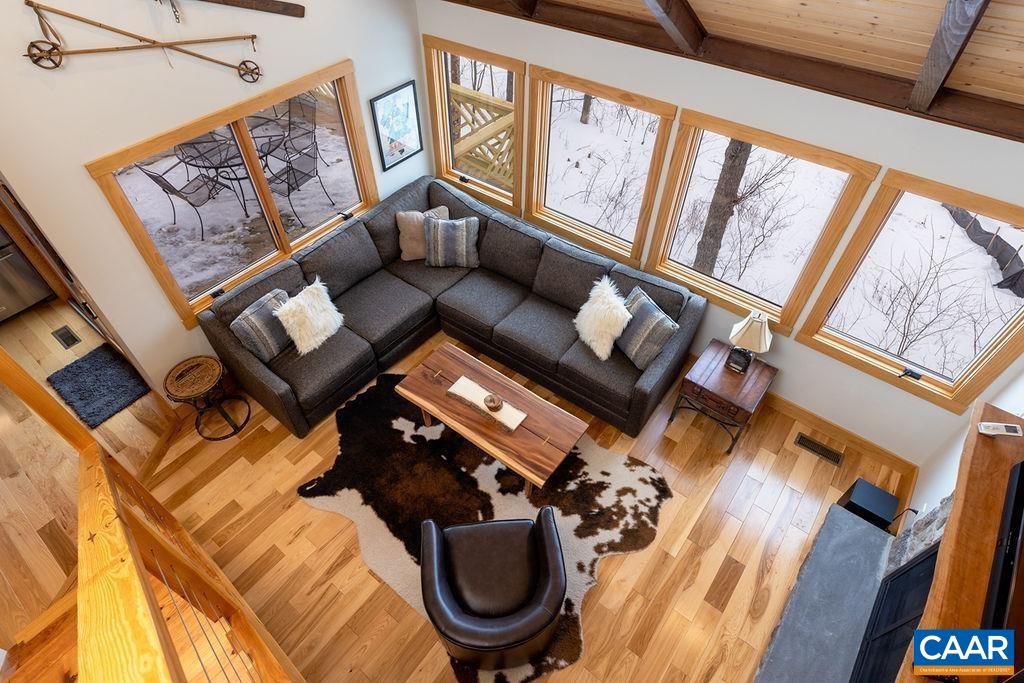 134 Squirrel Tree Lane Roseland, VA 22967 - Photo 27 of 40 a living room with furniture