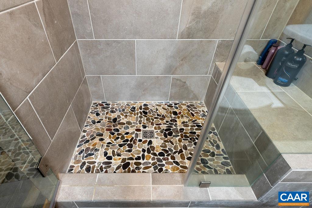 134 Squirrel Tree Lane Roseland, VA 22967 - Photo 32 of 40 a bathroom with a shower