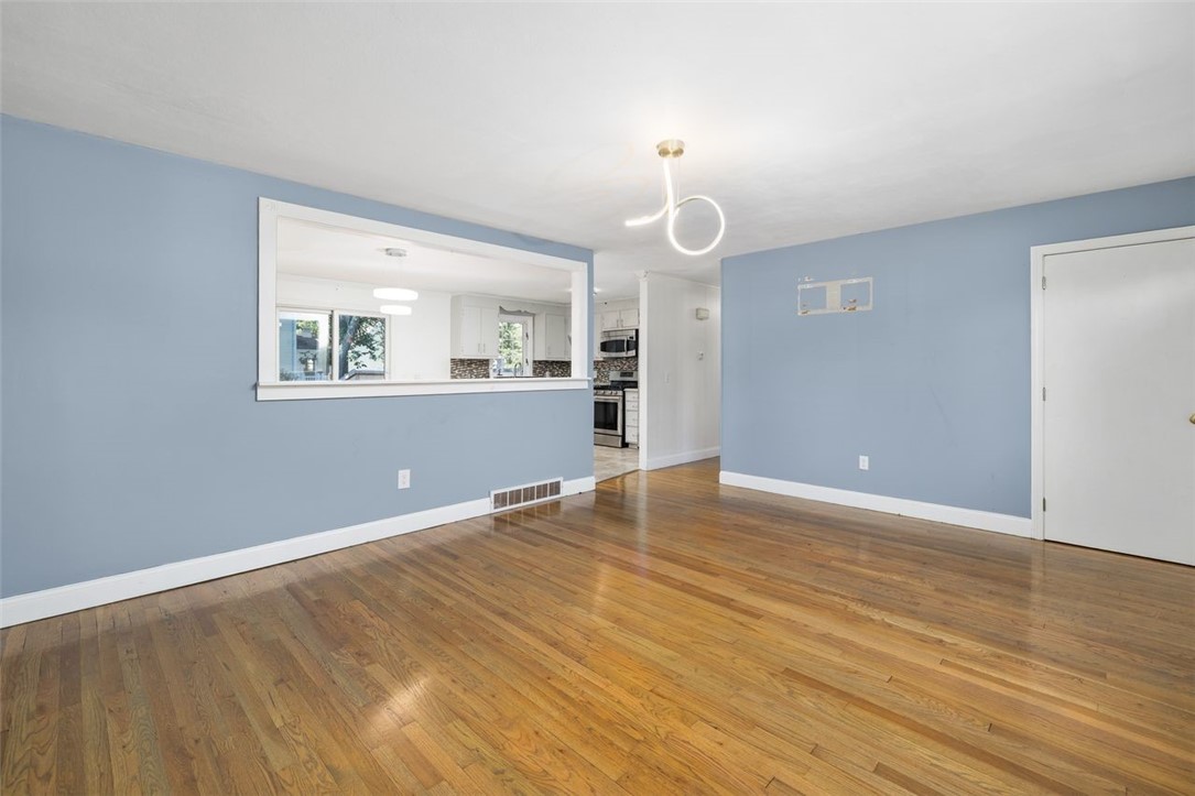 37 Ridgeway Drive Warren, RI 02885 - Photo 7 of 17