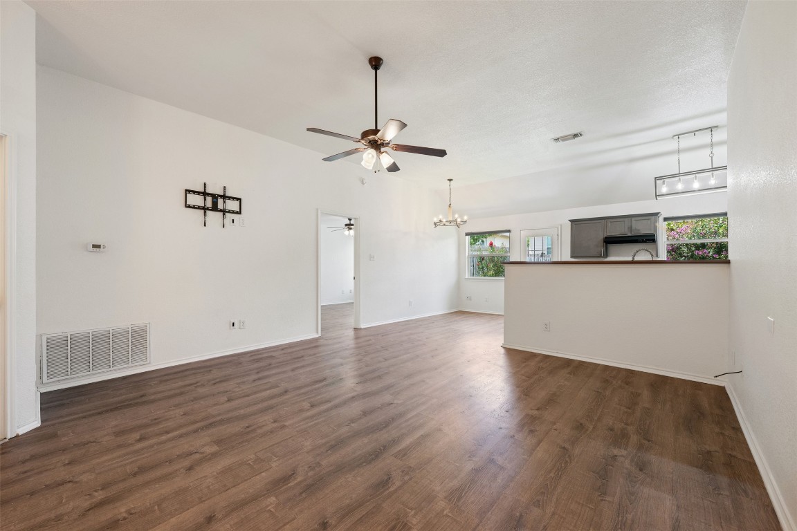 109 Calcite Lane Jarrell, TX 76537 - Photo 7 of 40