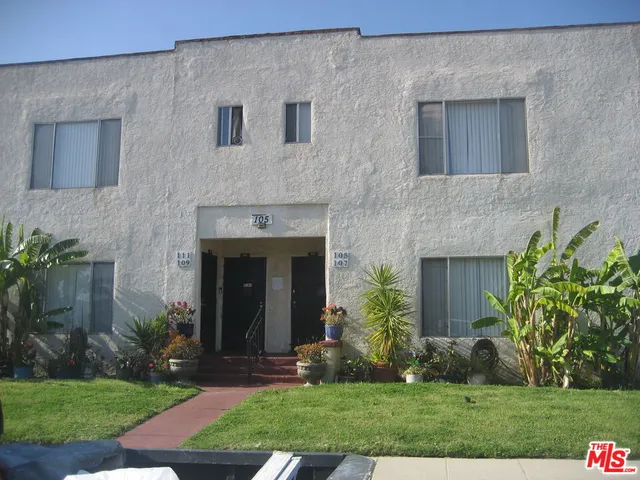 $1,800 | 105 West 106th Street, Unit 111, Los Angeles, CA 90003