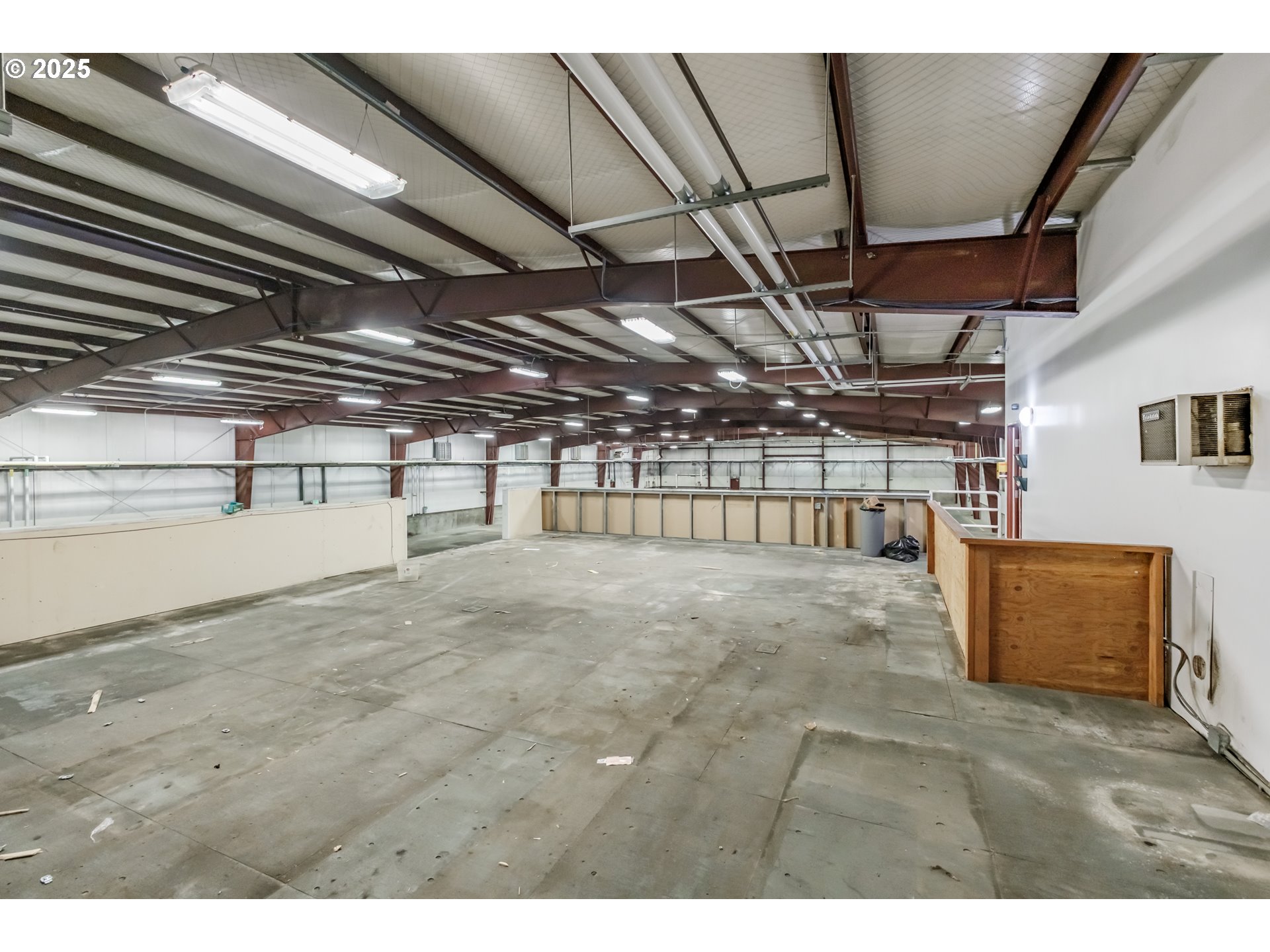 595 North Fir Villa Road Dallas, OR 97338 - Photo 12 of 37 a view of an empty room