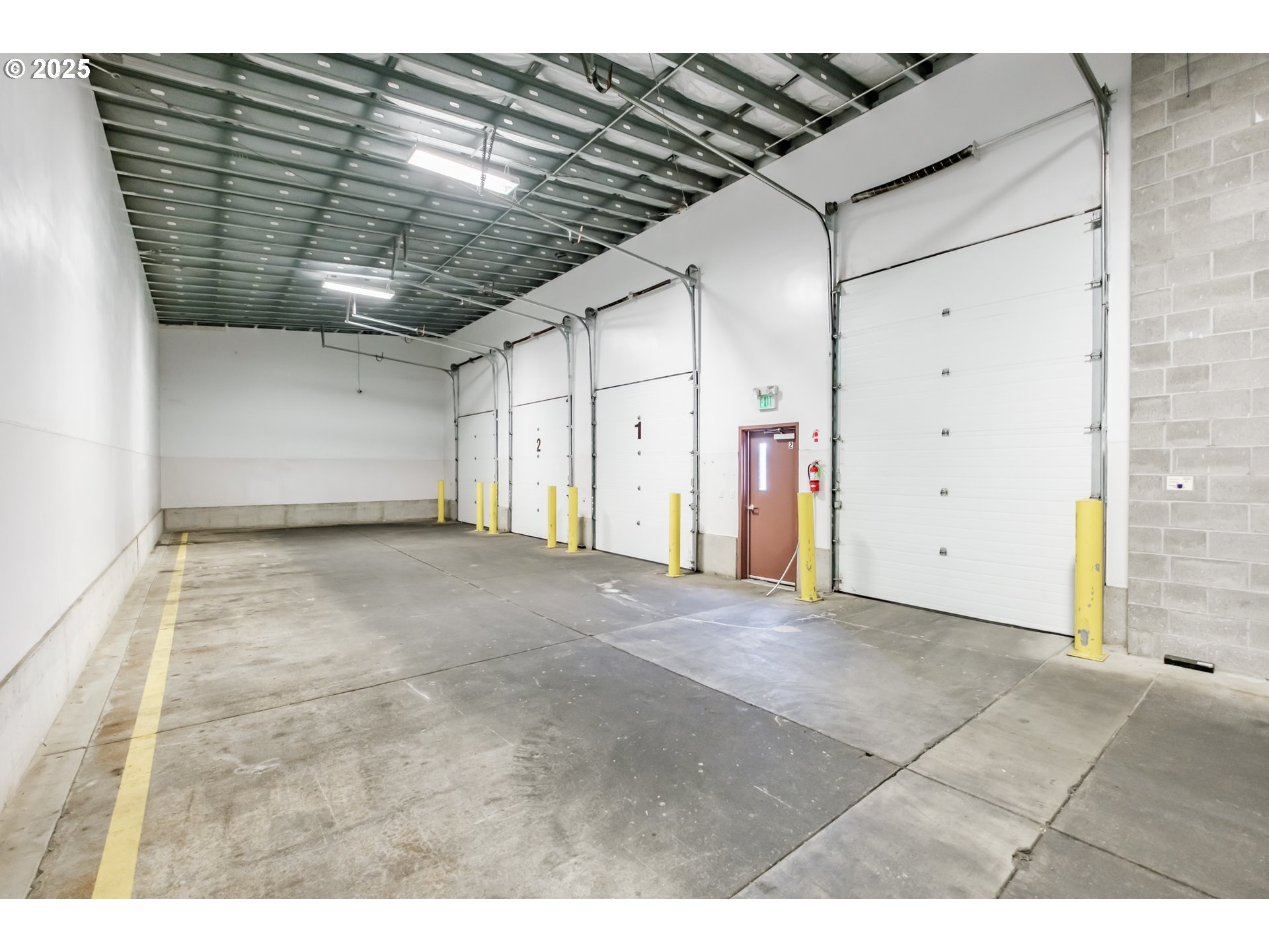 595 North Fir Villa Road Dallas, OR 97338 - Photo 19 of 37 a view of a room with an empty space