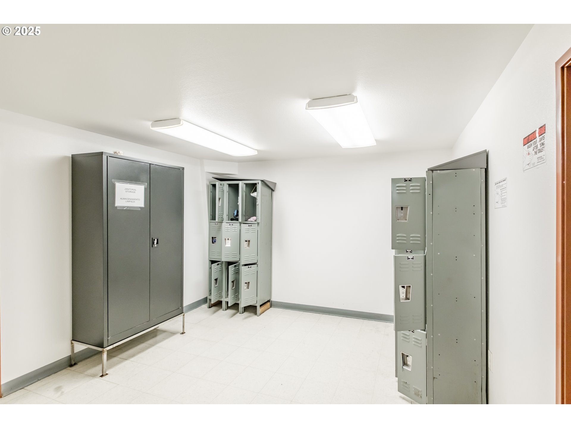 595 North Fir Villa Road Dallas, OR 97338 - Photo 22 of 37 a bathroom with a shower and a sink