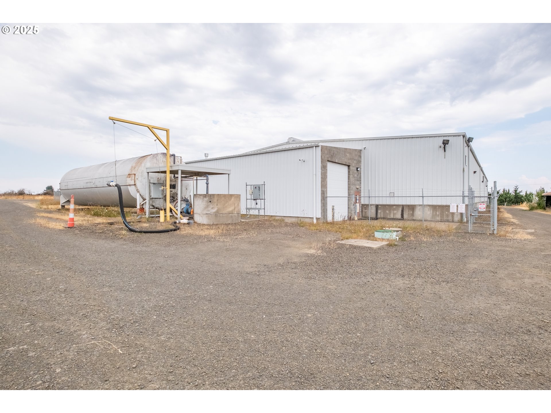 595 North Fir Villa Road Dallas, OR 97338 - Photo 29 of 37 a view of living room filled with furniture