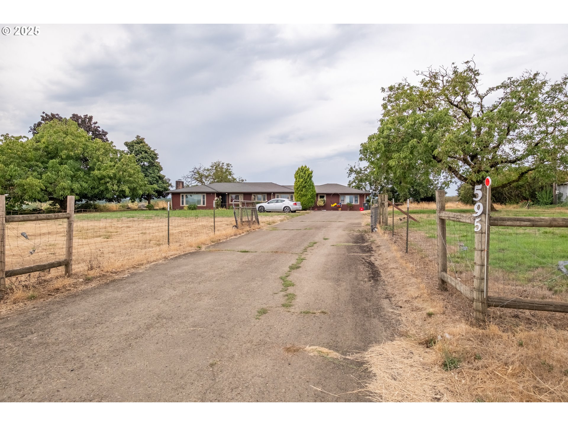 595 North Fir Villa Road Dallas, OR 97338 - Photo 36 of 37 a view of a yard with wooden fence
