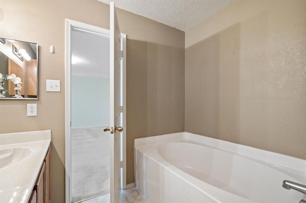 5308 Temecula Road Fort Worth, TX 76244 - Photo 25 of 37 a bathroom with a bathtub and a sink