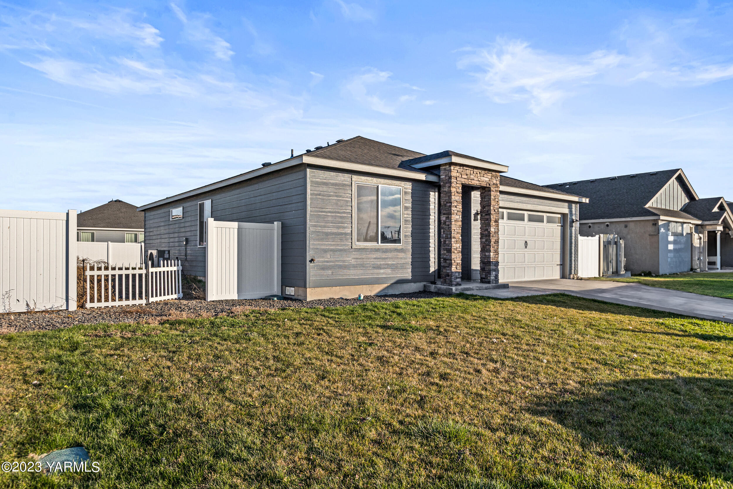 a house view with a outdoor space