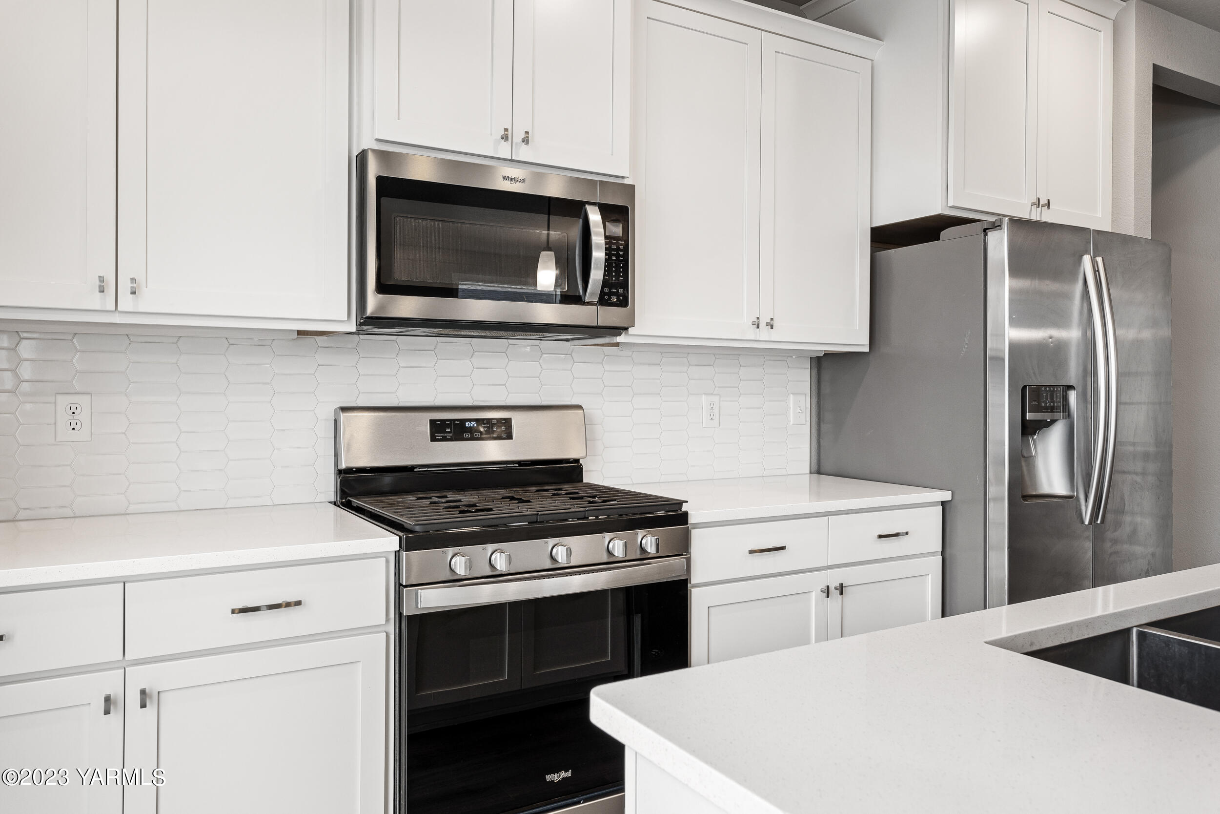 2203 Ekelman Road Yakima, WA 98901 - Photo 4 of 16 a kitchen with cabinets stainless steel appliances and a counter space