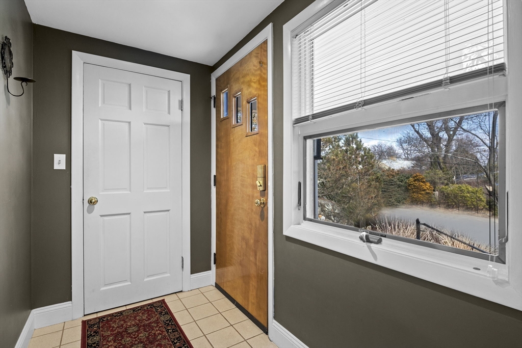 26 Stony Brook Road, Unit B Marblehead, MA 01945 - Photo 4 of 21 Gallery Image 4