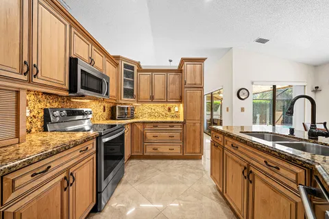 $689,900 | 4991 Northwest 47th Avenue, Coconut Creek, FL 33073