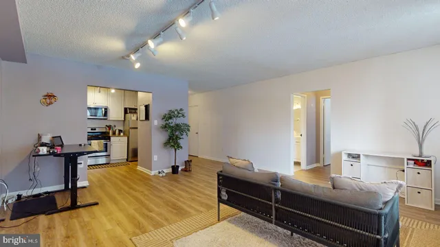 $1,999 | 3701 South George Mason Drive, Unit 501N, Falls Church, VA 22041