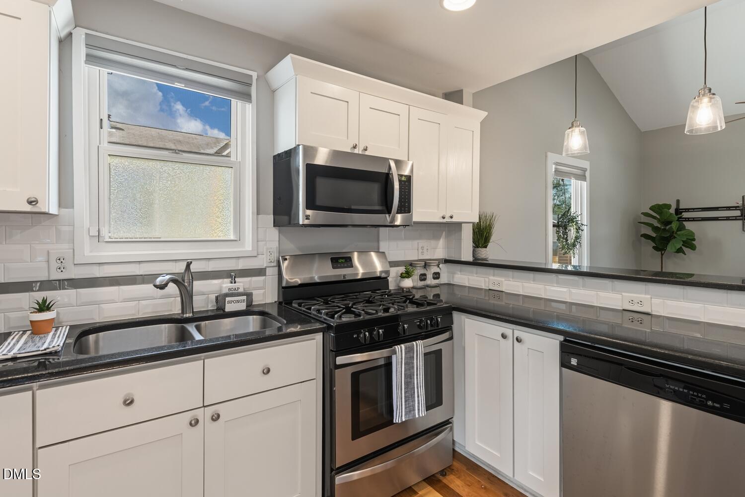 410 Bledsoe Avenue Raleigh, NC 27601 - Photo 15 of 37 Kitchen