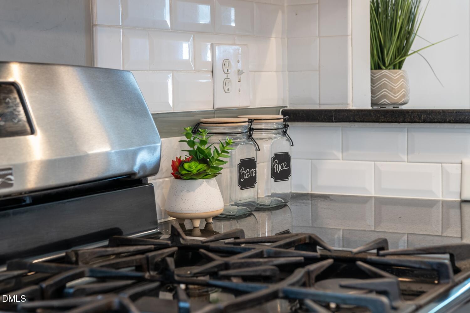 410 Bledsoe Avenue Raleigh, NC 27601 - Photo 18 of 37 Gas Stove