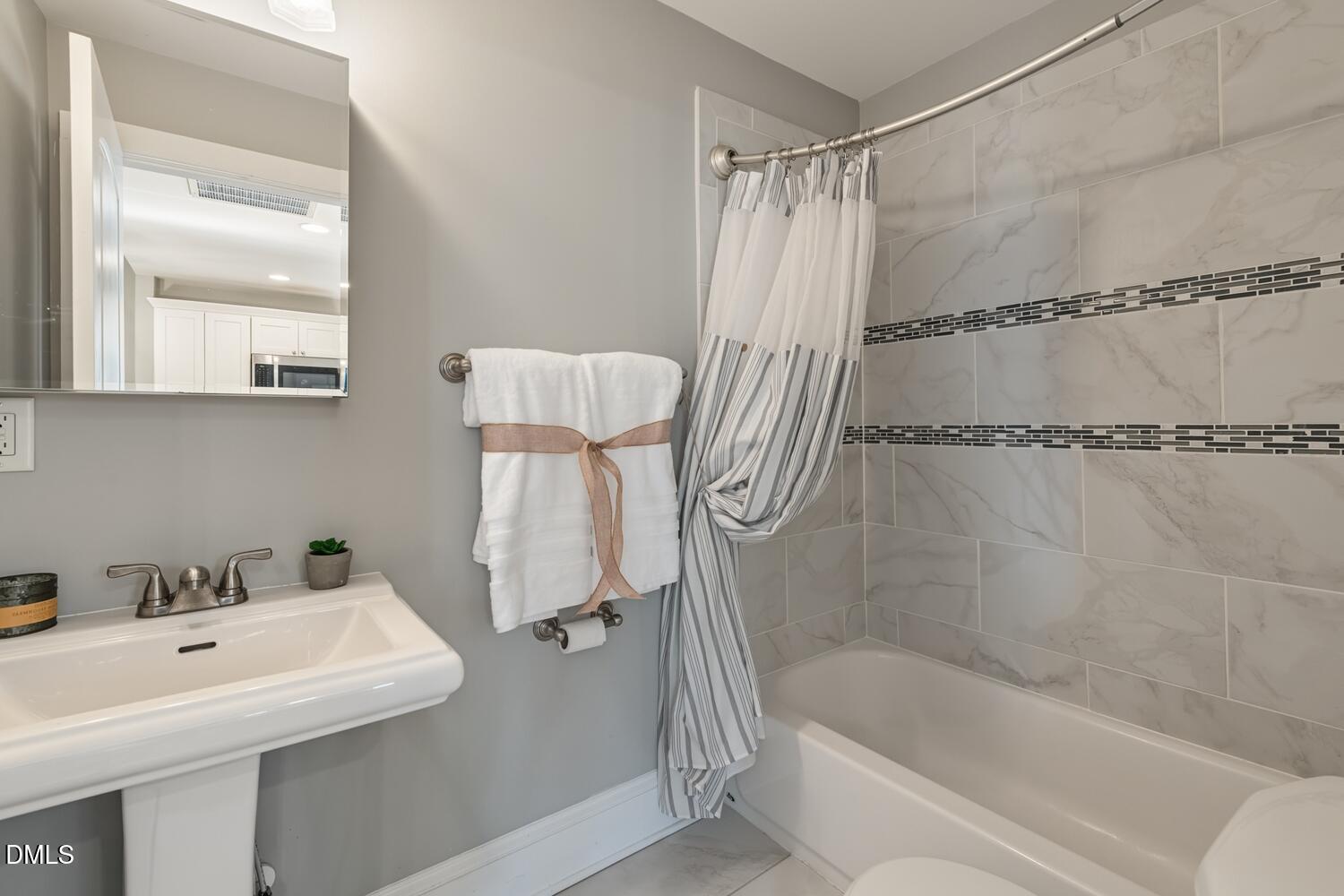 410 Bledsoe Avenue Raleigh, NC 27601 - Photo 23 of 37 Hall Bath