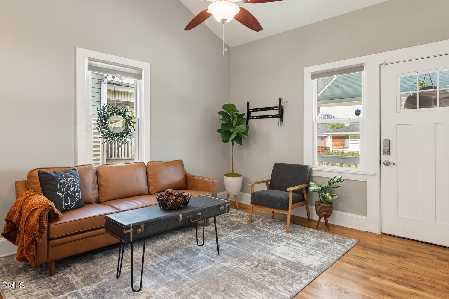 410 Bledsoe Avenue Raleigh, NC 27601 - Photo 5 of 37 LivingRoom2