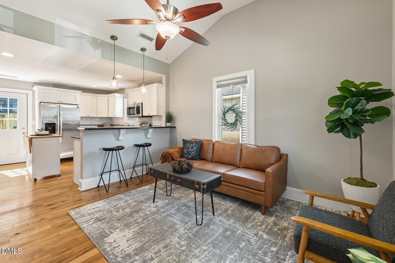 410 Bledsoe Avenue Raleigh, NC 27601 - Photo 6 of 37 Livingroom