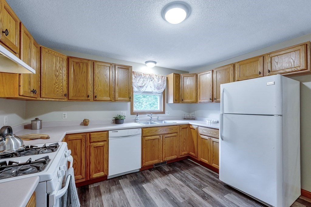 24 Chilson Street Springfield, MA 01118 - Photo 12 of 38