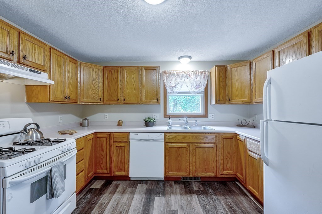 24 Chilson Street Springfield, MA 01118 - Photo 13 of 38