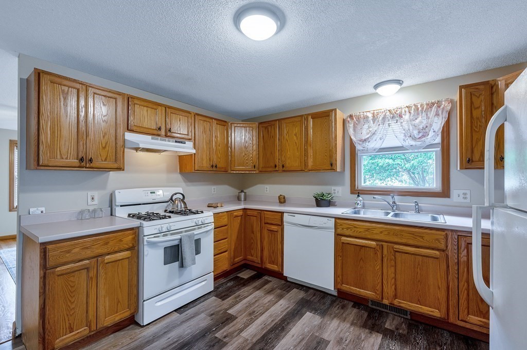 24 Chilson Street Springfield, MA 01118 - Photo 14 of 38