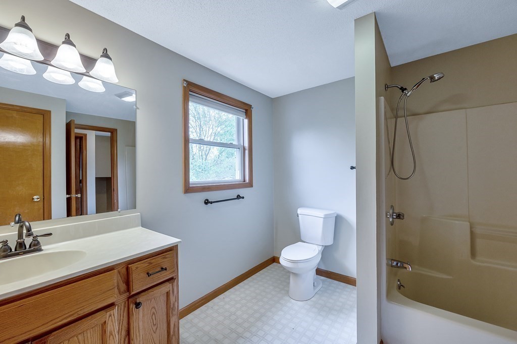 24 Chilson Street Springfield, MA 01118 - Photo 19 of 38