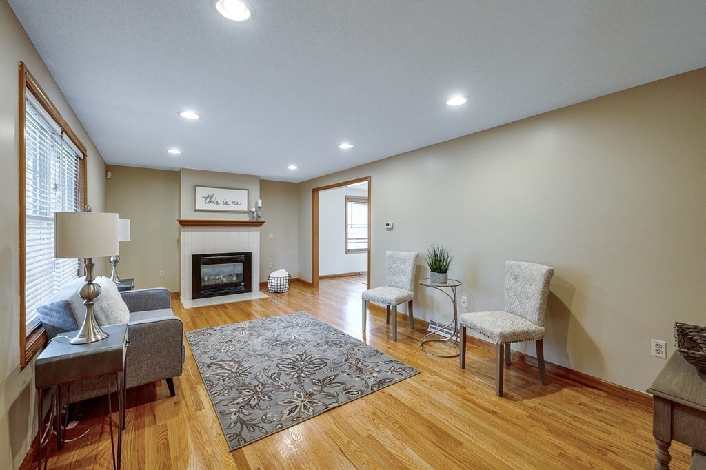 24 Chilson Street Springfield, MA 01118 - Photo 3 of 38