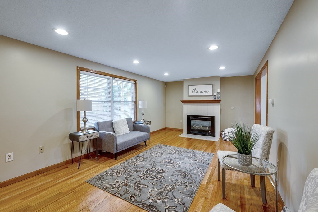 24 Chilson Street Springfield, MA 01118 - Photo 4 of 38