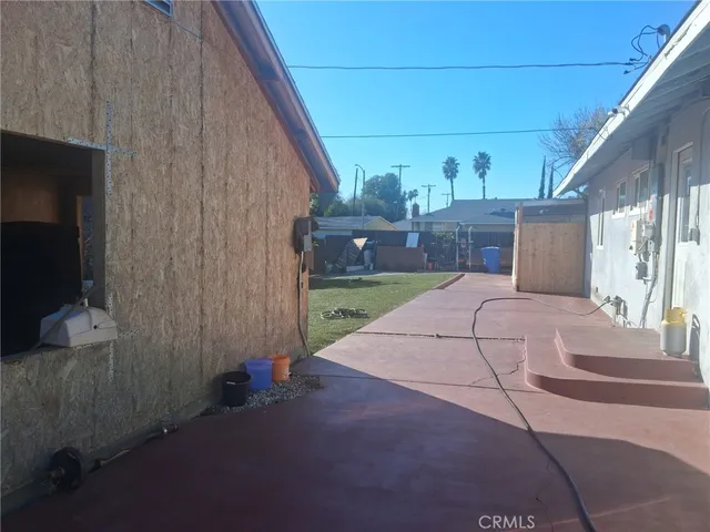 a view of a back yard of the house