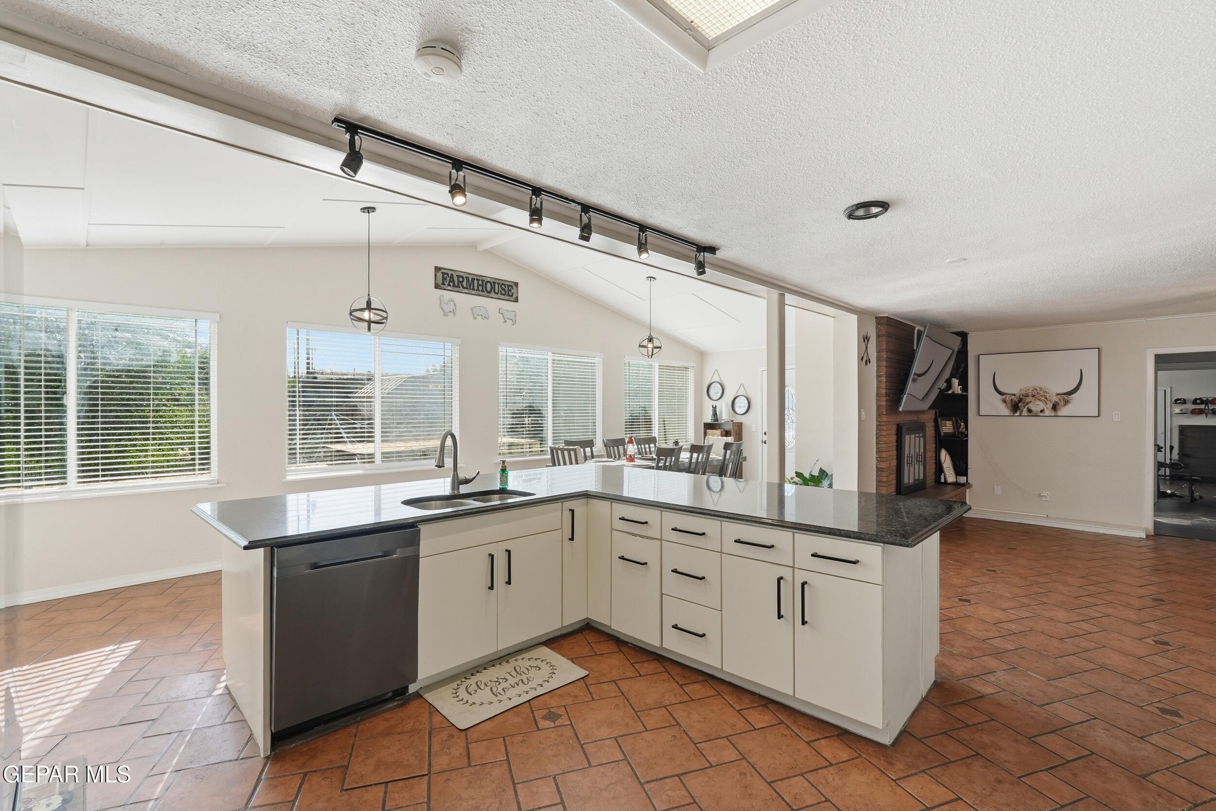 216 Smith Road El Paso, TX 79907 - Photo 9 of 50 image00039