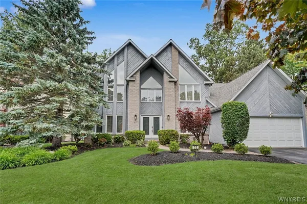 $599,900 | 32 Vassar Drive, Amherst, NY 14068