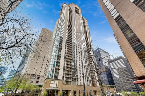$199,000 | 222 North Columbus Drive, Unit 711, Chicago, IL 60601