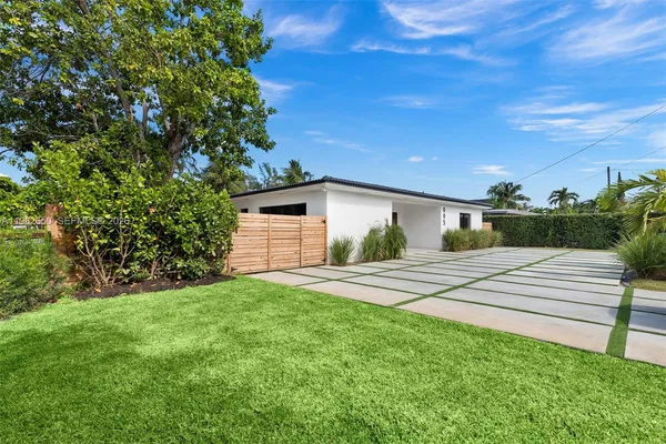 $3,499,000 | 995 Northeast 107th Street, Miami, FL 33161