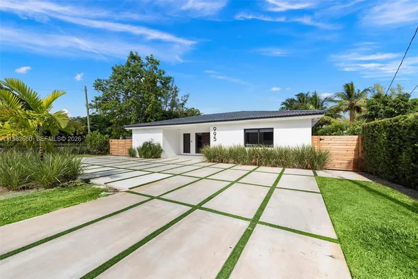$3,499,000 | 995 Northeast 107th Street, Miami, FL 33161