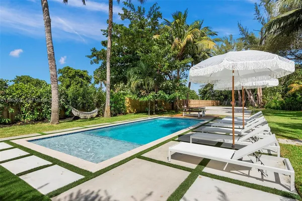 $3,499,000 | 995 Northeast 107th Street, Miami, FL 33161